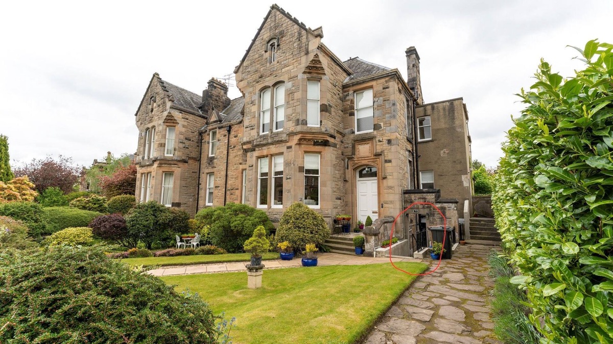 Stirling Apartment | The Lindsay House - an apartment that sleeps 6 guests in 2 bedrooms