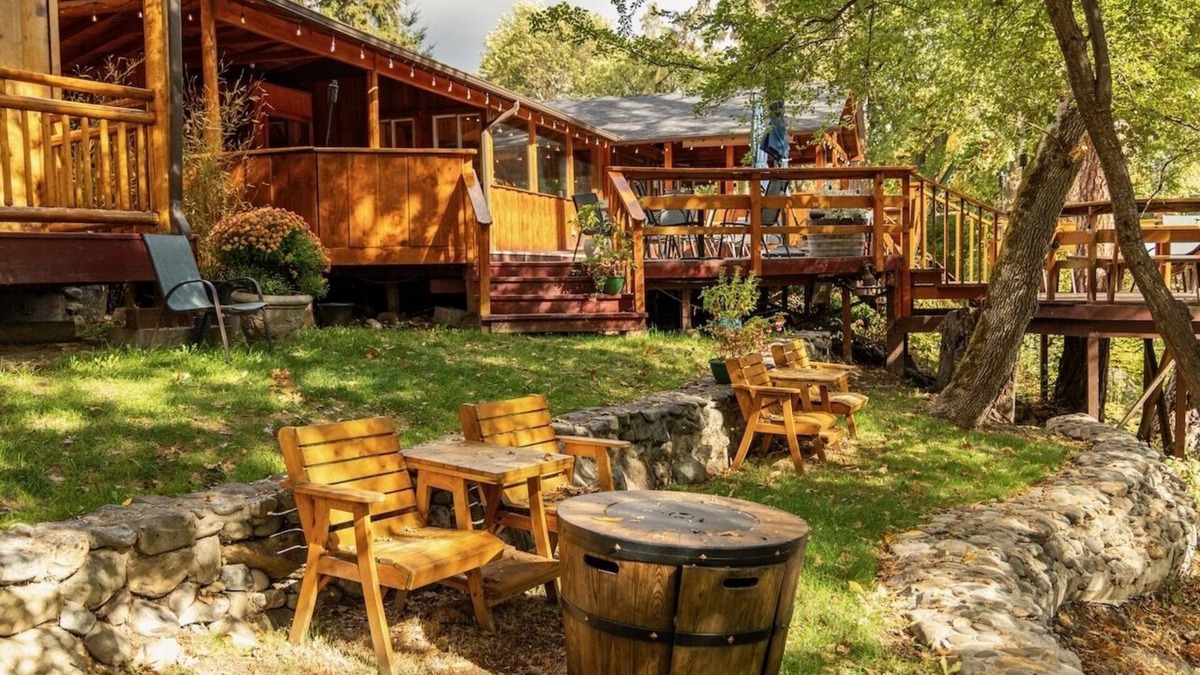 Murphy Hotel | The Lindsay Lodge & Restaurant