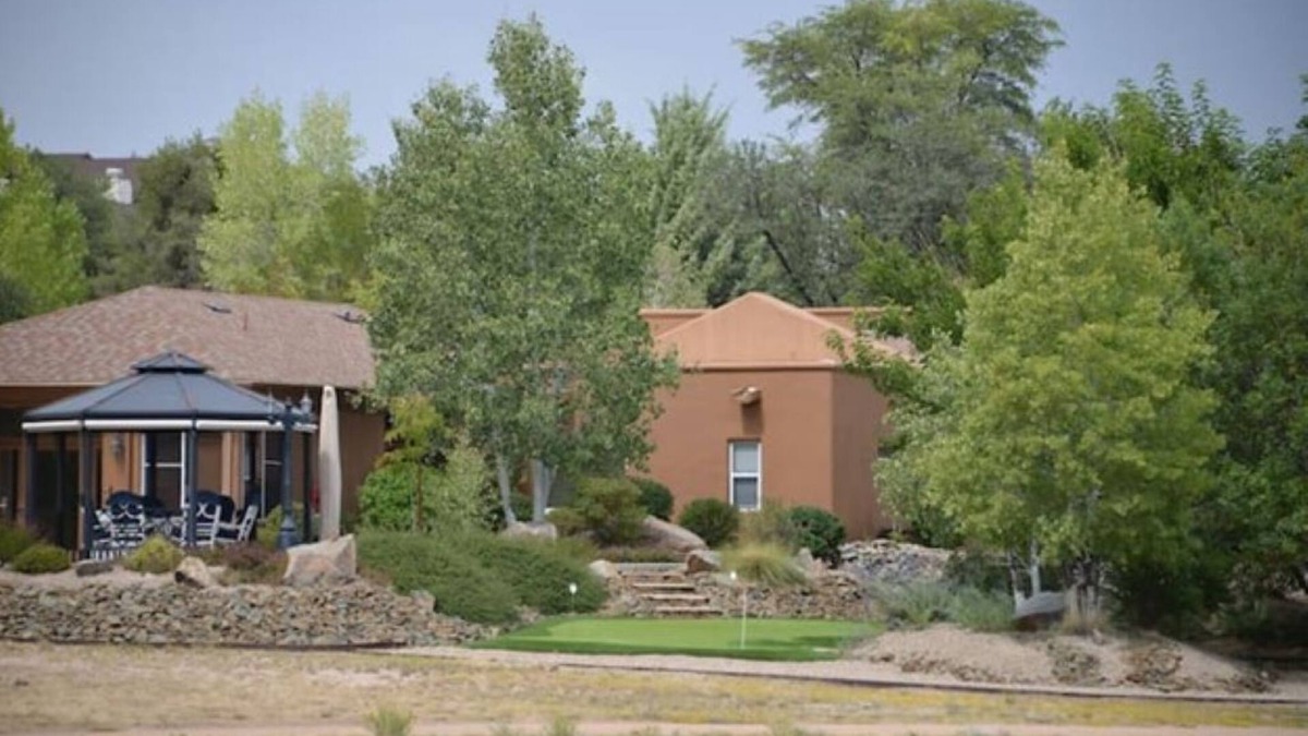 Williamson Apartment | The Little Bunkhouse is on 7 acres of walk ways, a camp site and putting green.