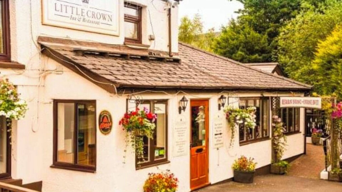 Cwm Frwd Oer Hotel | The Little Crown Inn