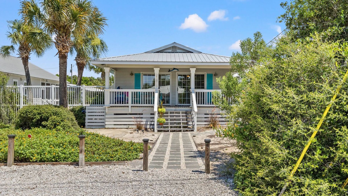 Riviera Beach House | The Little Dolphin - 1 block to beach, quiet west end