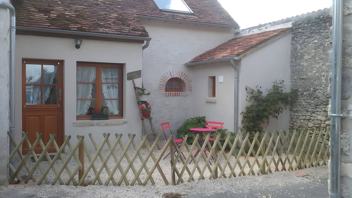 Saint-Laurent-Nouan House | The Little House Near Chambord