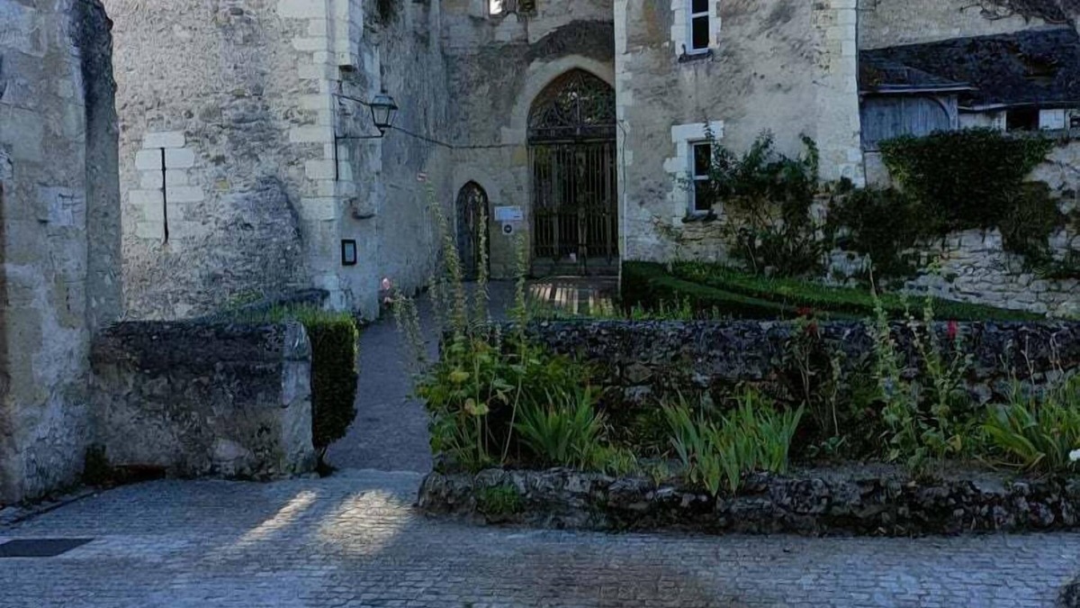 Montresor House | The little house in the heart of the village