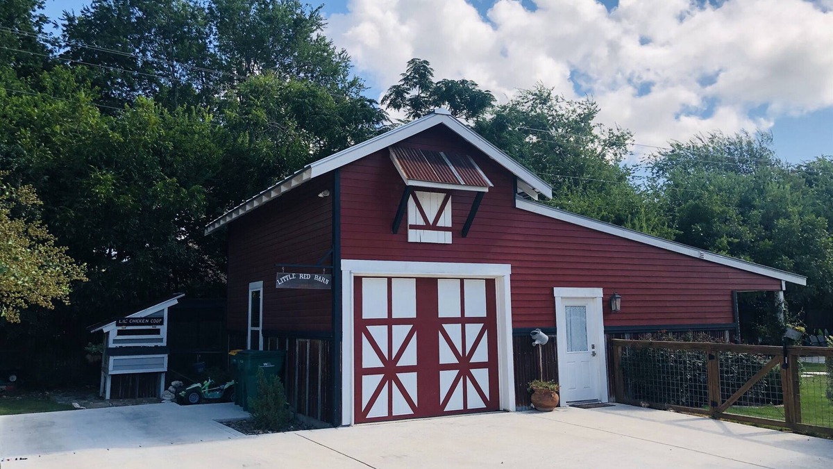 Boerne House | The little red barn in the city