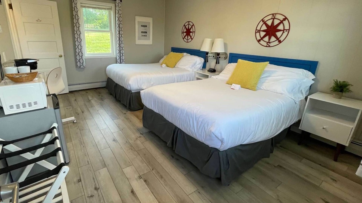 Mount Horeb House | THE LITTLE VILLAGE , 2 Full Beds 101