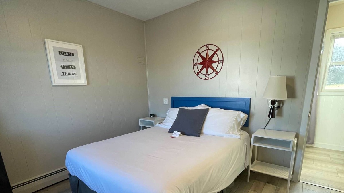 Mount Horeb House | THE LITTLE VILLAGE , Full Bed 108