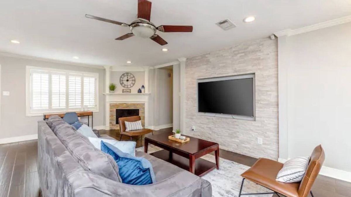 Meadows Place House | The Live Oak Place - Park Access - 3BR Serene Stay!