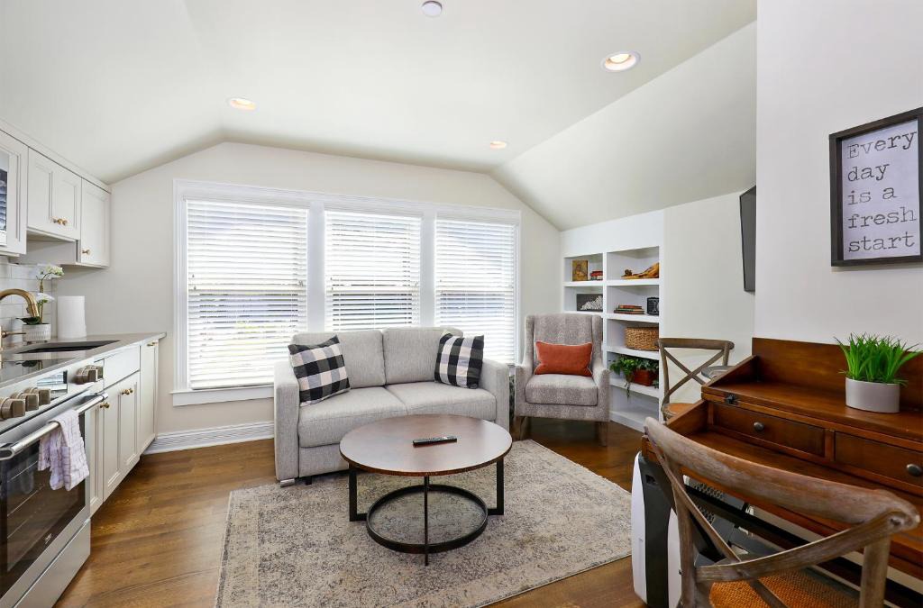 Germantown Apartment | The Livery on 5th, Unit B