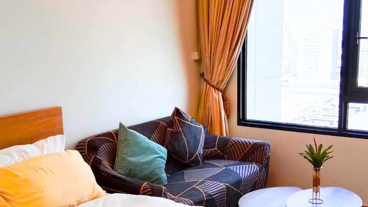 Phasi Charoen Condo | The Livin Phetkasem High Rise Condo for rent near MRT and the convenience store.