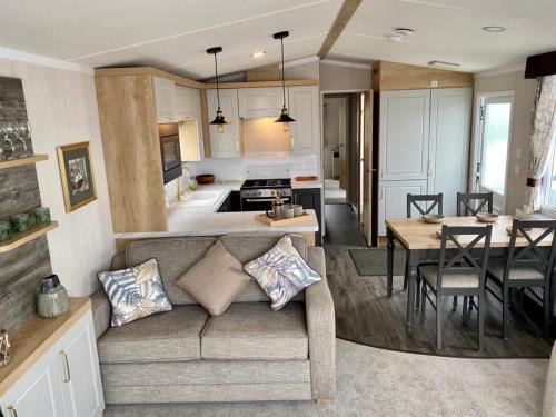 Helston Ski Chalet | The Lizard Bluewater