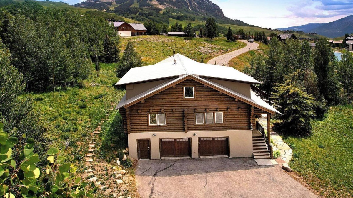 Crested Butte House | "The Lodge" 5BD/5BA, hot tub, pet friendly!