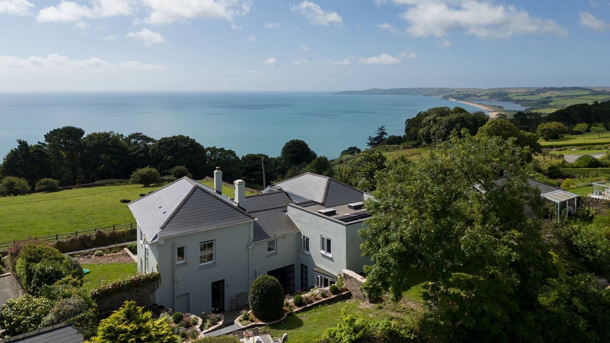 Strete House | The Lodge - a luxury waterside holiday home just moments from the beach