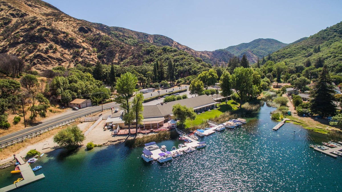 Upper Lake Hotel | The Lodge At Blue Lakes