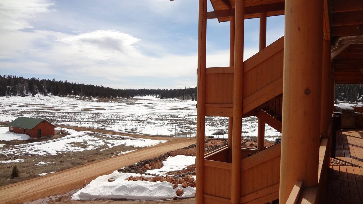 Meadow View Heights Apartment | The Lodge at Duck Creek