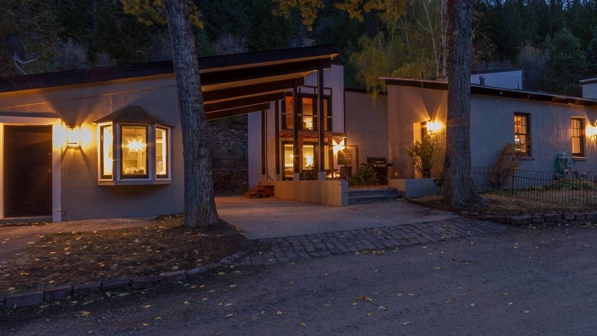Historic District House | The Lodge at Georgetown-sleeps 8 Minutes to Ski Country, USA