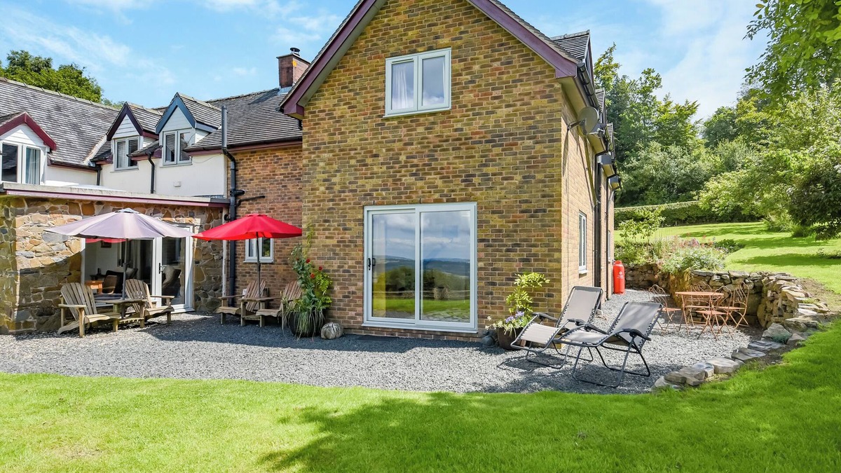 Farden Cottage | The Lodge at Harvest Farm