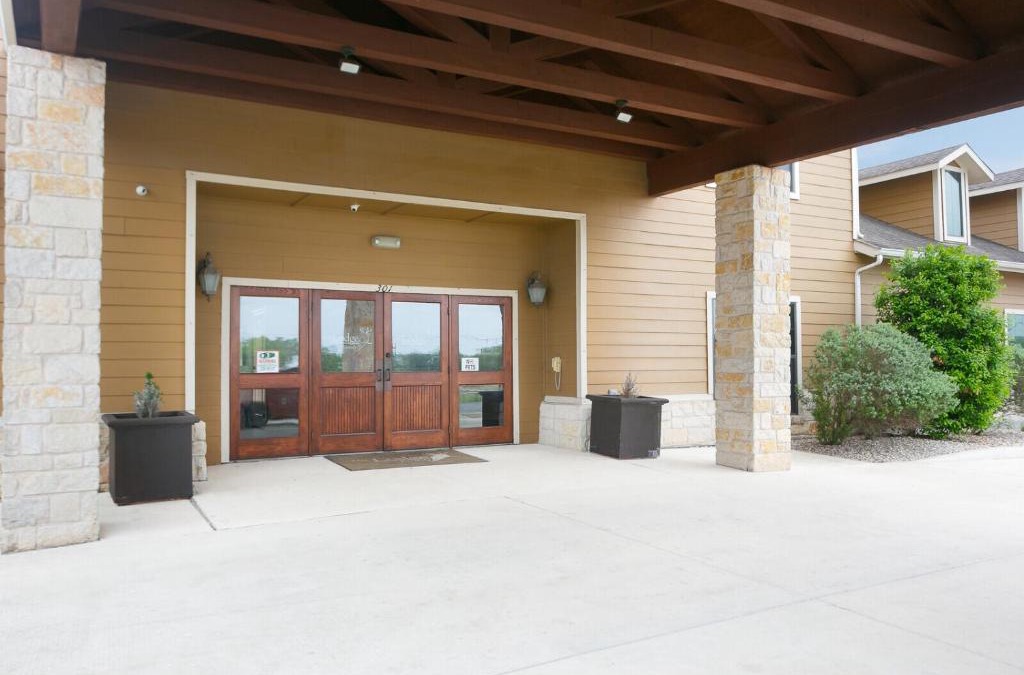 Kenedy Hotel | The Lodge At Kenedy
