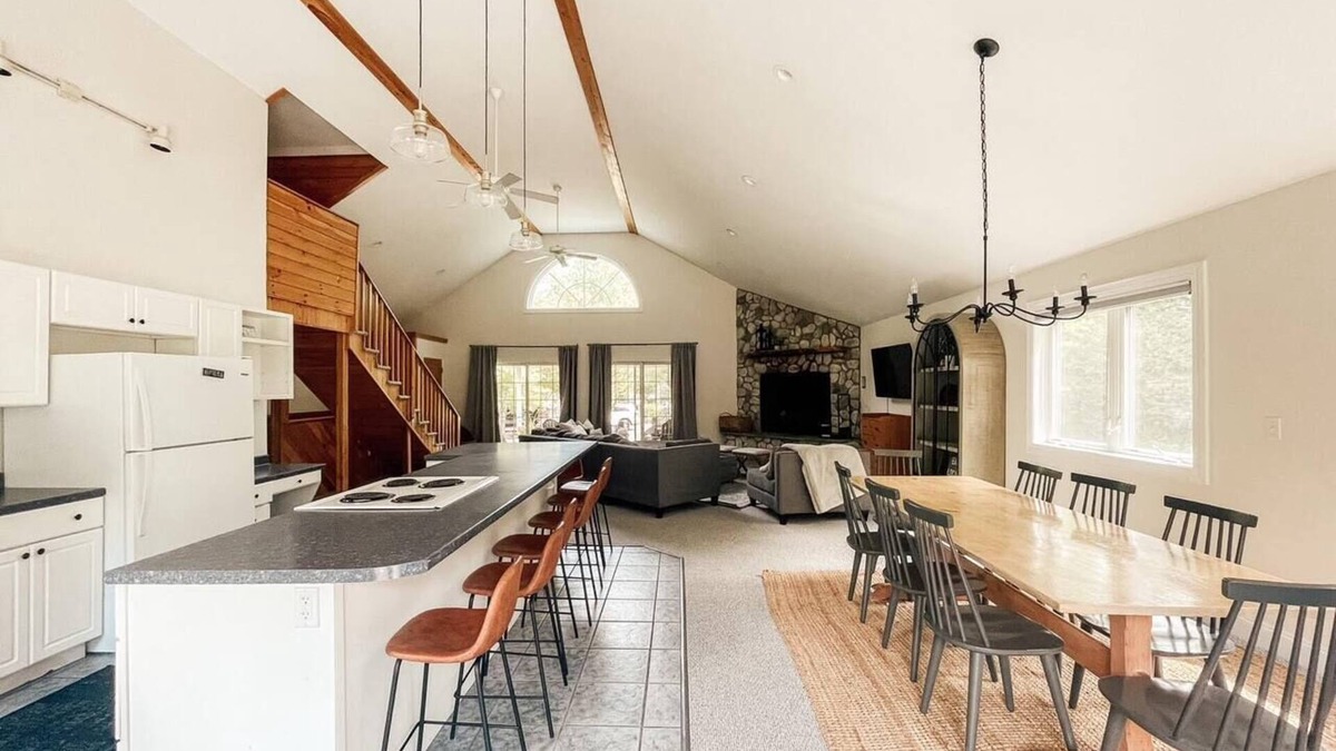 Bridgton House | The Lodge at Moose Pond & Pleasant Mtn Sleeps 20