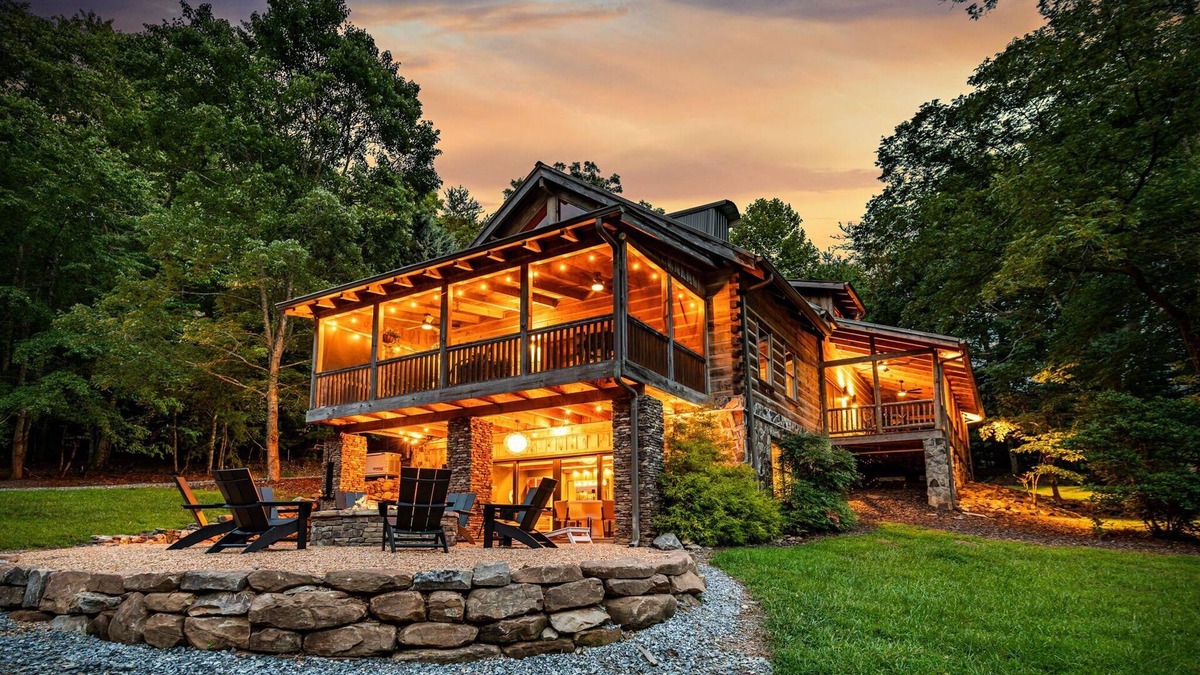 Blairsville Cabin | The Lodge at Shuler Gap - Pet Friendly | Hot Tub | Game Room