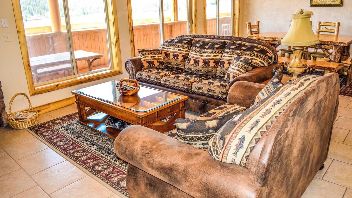 Meadow View Heights Apartment | The Lodge at Duck Creek: BEAR'S DEN SUITE