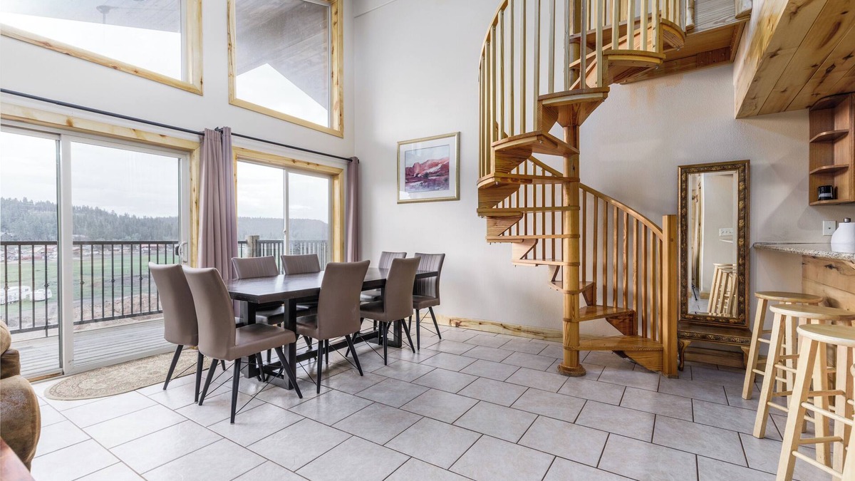 Meadow View Heights Apartment | The Lodge at Duck Creek: EAGLE'S LOOKOUT SUITE