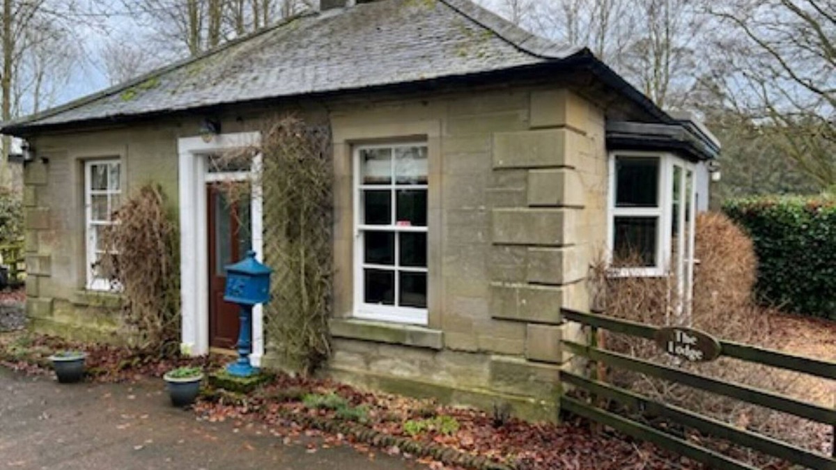 Paxton Cottage | The Lodge- charming cottage on private country house estate