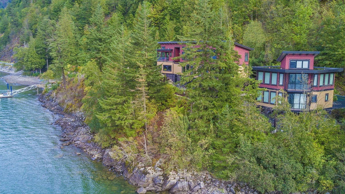 Harrison Hot Springs Cabin | "The Lodge on Harrison Lake" Carriage House