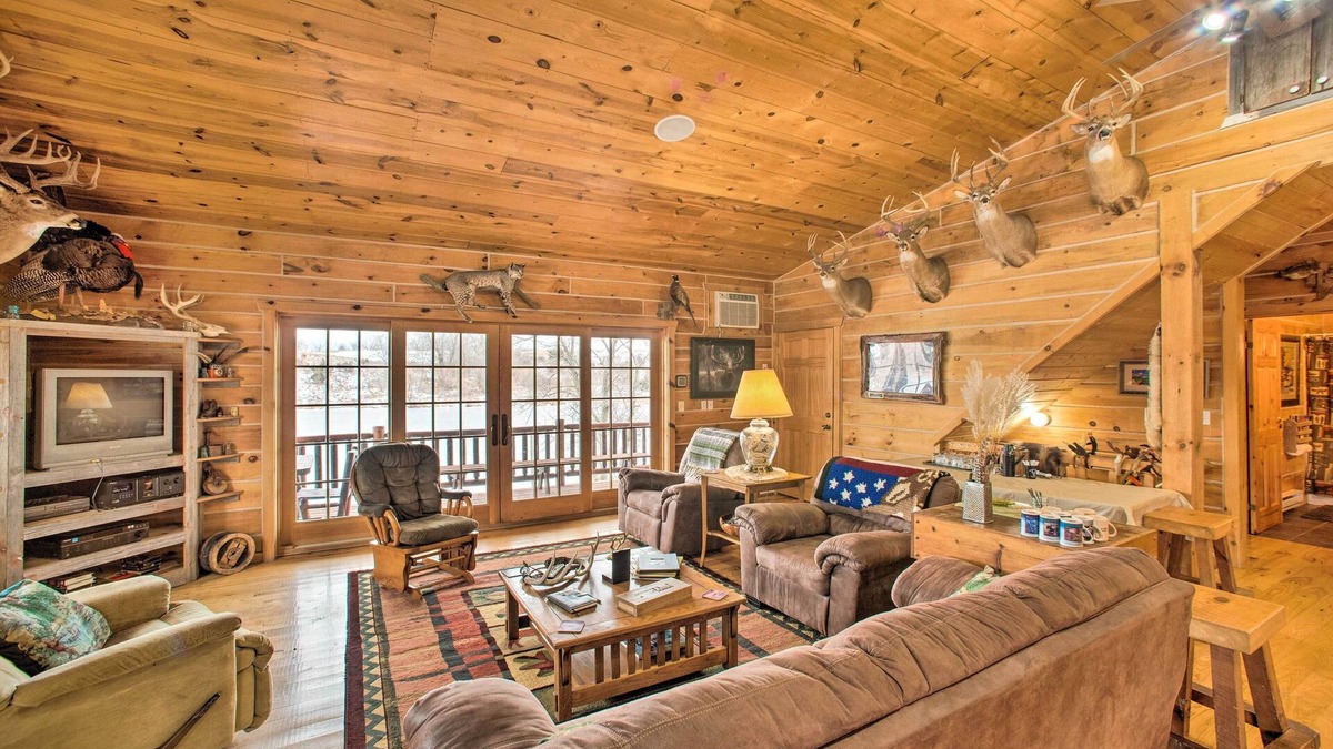 Putnam County Cabin | ‘The Lodge’ in Powersville w/Game Room & Fire Pit