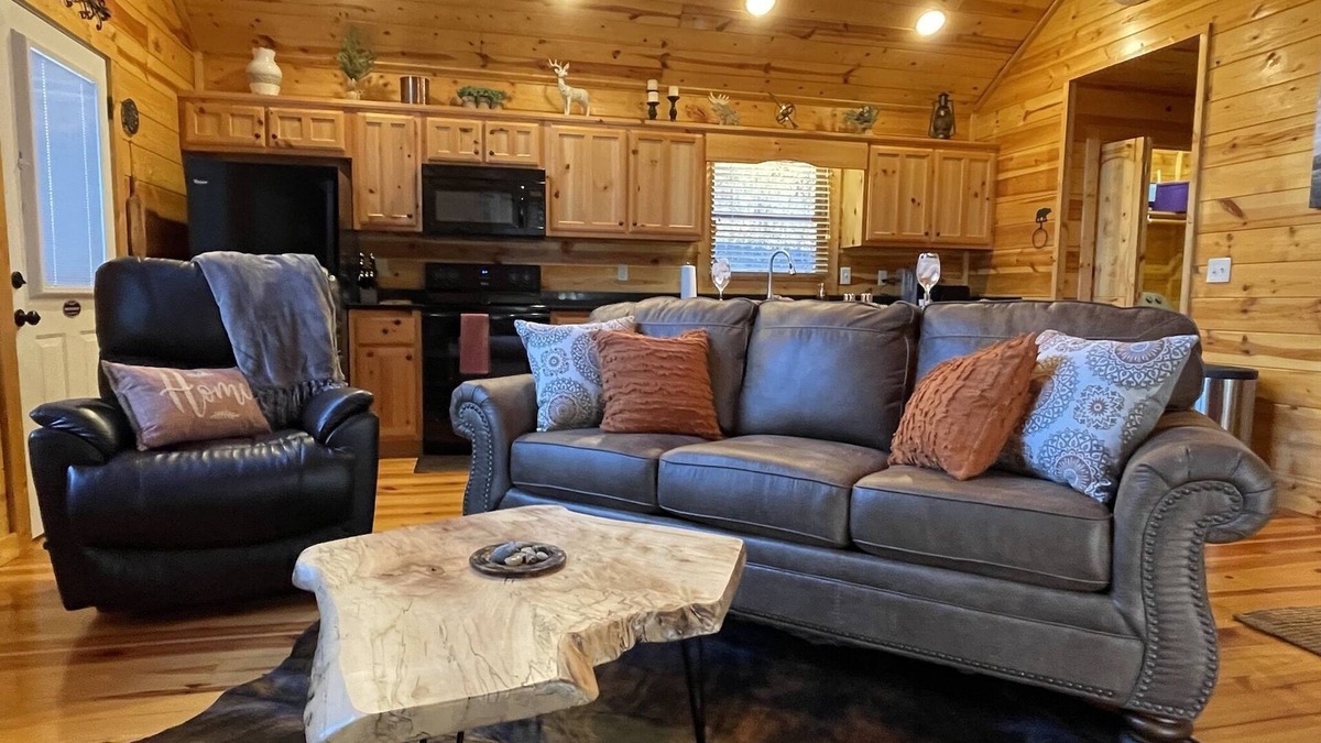 Unaka Cabin | ★ The LODGE ★ No Clean Fee ★ Private Retreat w/Adjustable KING Bed