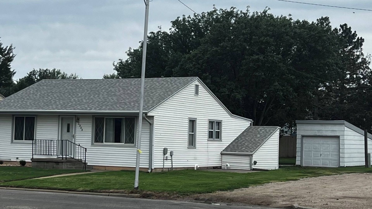 Ellsworth County House | The LodgenFishing hunting nFamily fun