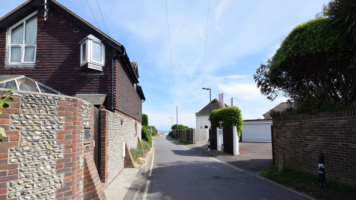 Littlehampton Cottage | The Loft , Angmering-On-Sea - a apartment that sleeps 4 guests in 2 bedrooms