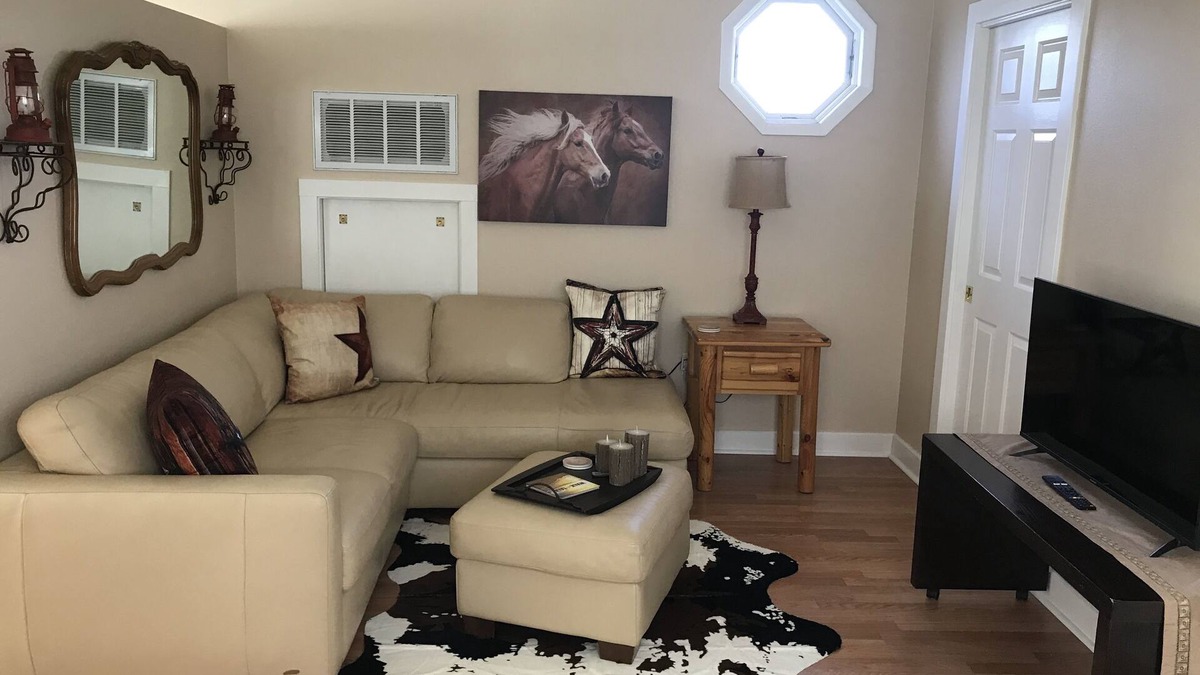 Dixon House | The Loft at Dixon Manor - Light & Light!