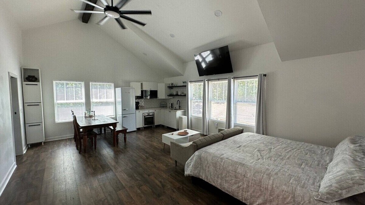 Kennesaw Apartment | “The Loft” in Kennesaw