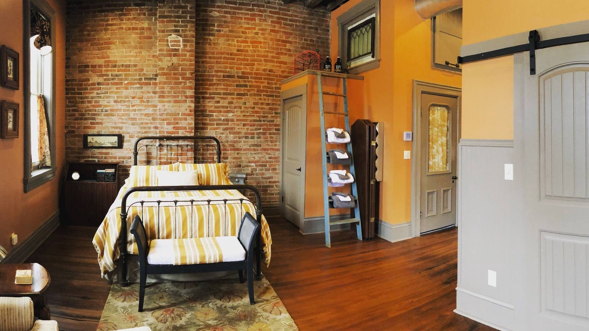 Petersburg Apartment | The Loft on the Square
