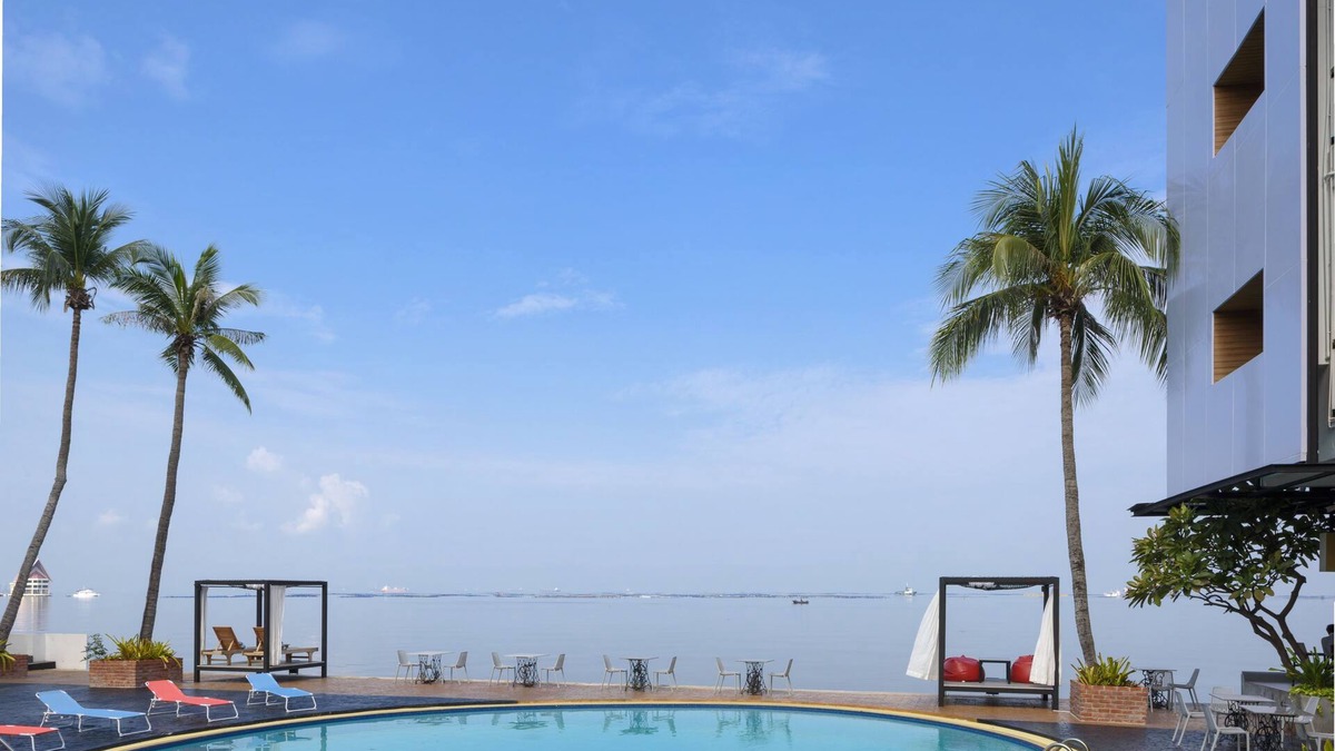 Tha Thaewawong Hotel | The Loft Seaside Sriracha