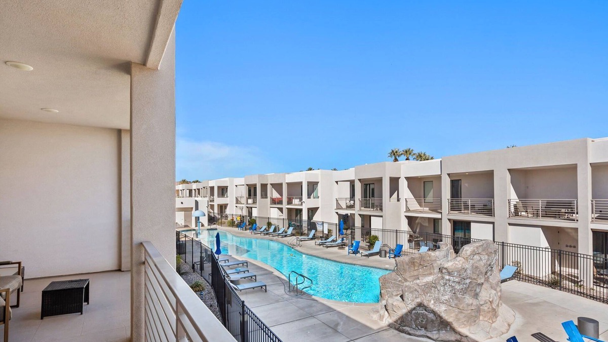 St. George House | The Lofts 2|Community Pool w/water slide and hot tub, grill, Smart TV