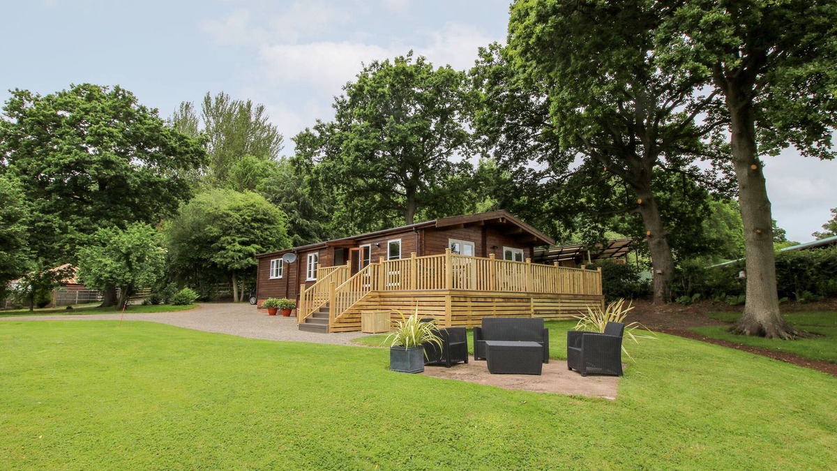 Newnham Cottage | The Log Cabin