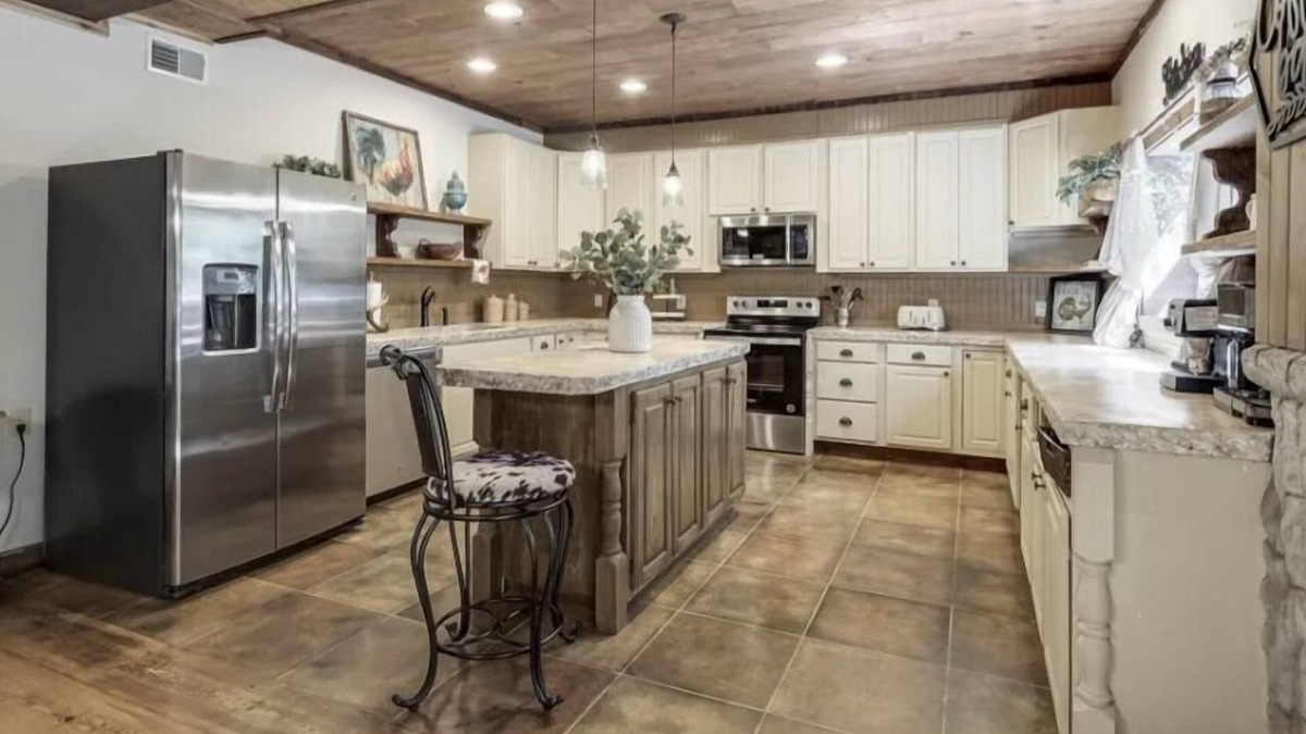 Cottontown Cabin | The Log Palace Private Guest Suite 2 Bedroom Cabin by RedAwning