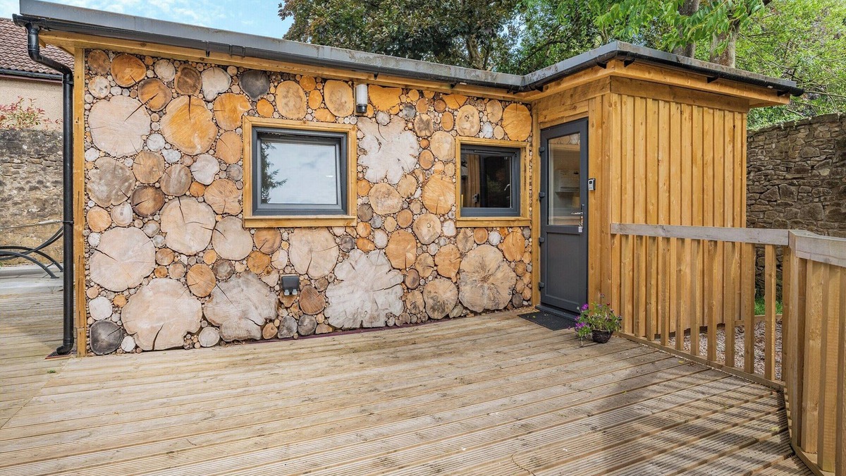 Polmont Cottage | The Logstack- UK42984