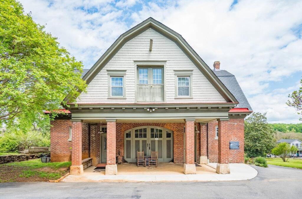 Daniels Hill Apartment | The Long Run - 2 CA King Sized Beds+ - Sleeps 8-10