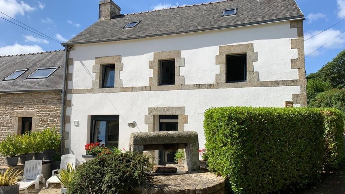 Leuhan House | THE LONGERE OF KERVEGUEN "ARGOAT"