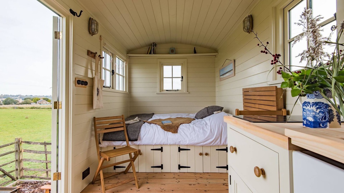 St Mary's Bay Cabin | The Lookerer by Bloom Stays - a rural shepherds hut with amazing views!