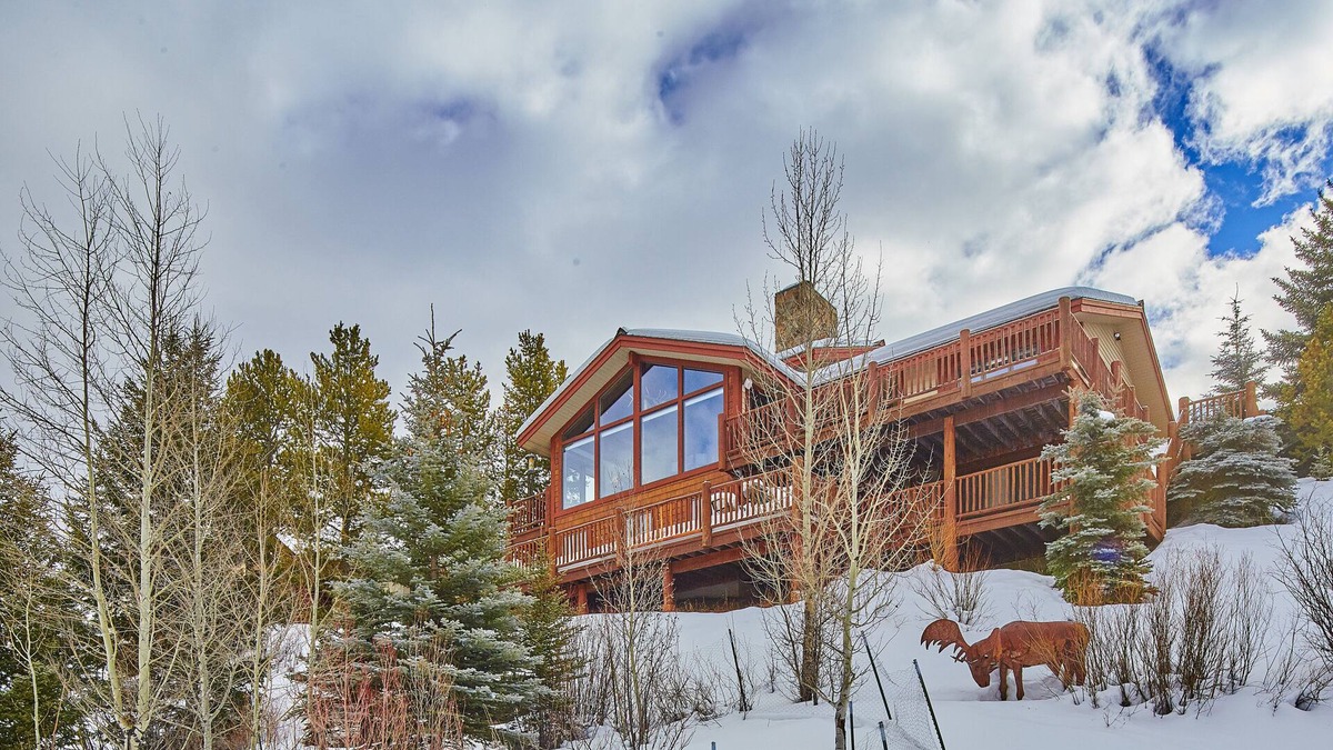 Big Sky House | The Looking Glass Hideout: Luxury Meadow Home with Unbeatable Location & Views