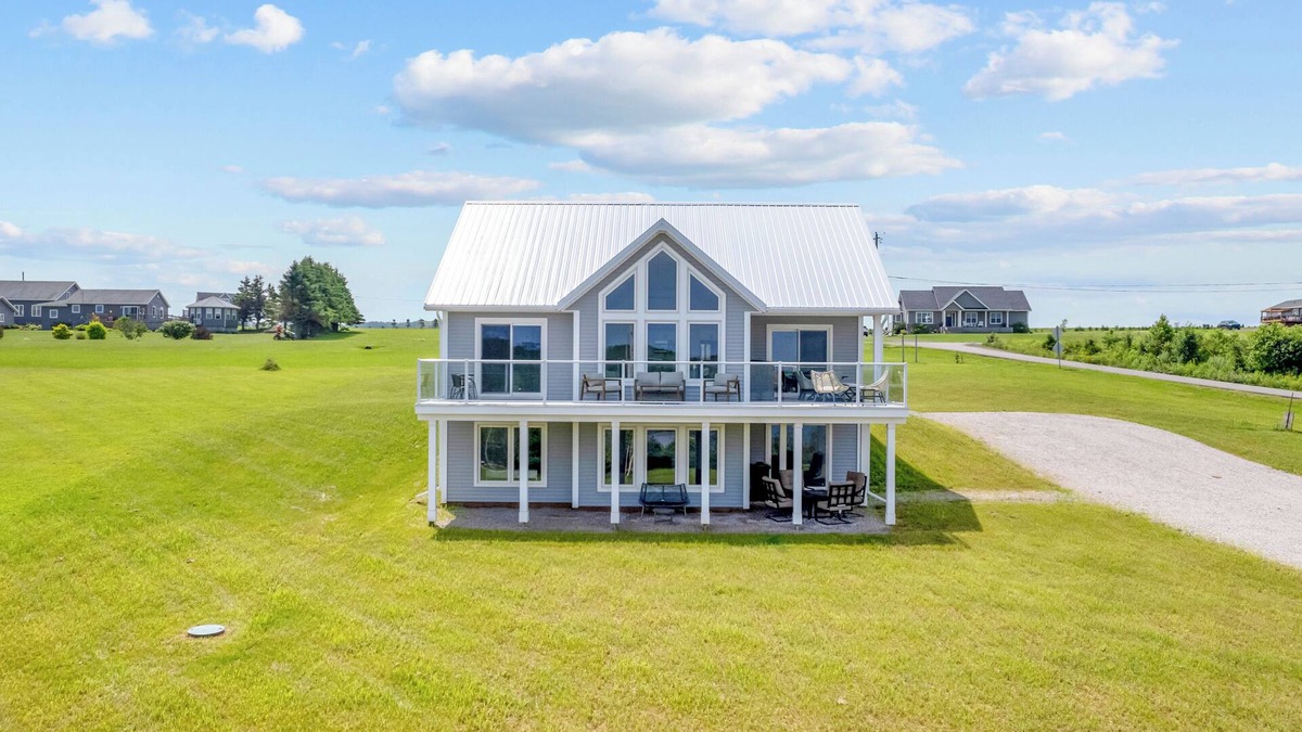 Granville House | The Lookout - Executive Waterview Home