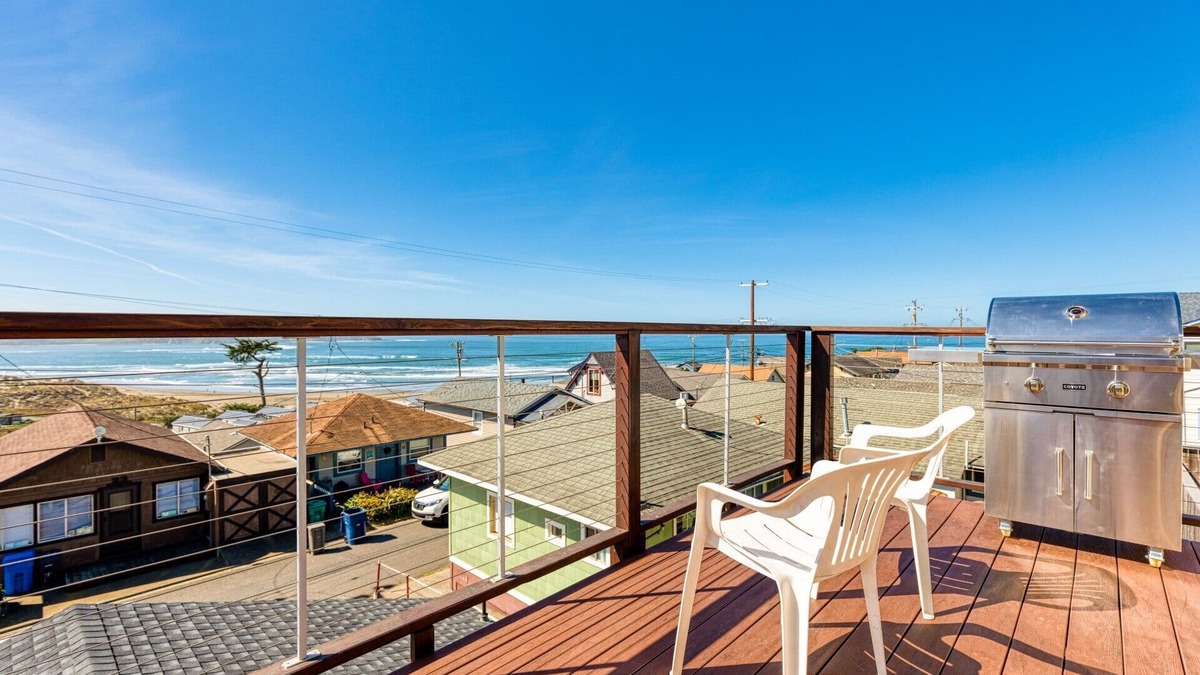 Dillon Beach Cabin | The Lookout~Remodeled Cozy & Charming BeachCabin!Walk to Beach!Views!Dog/WiFi