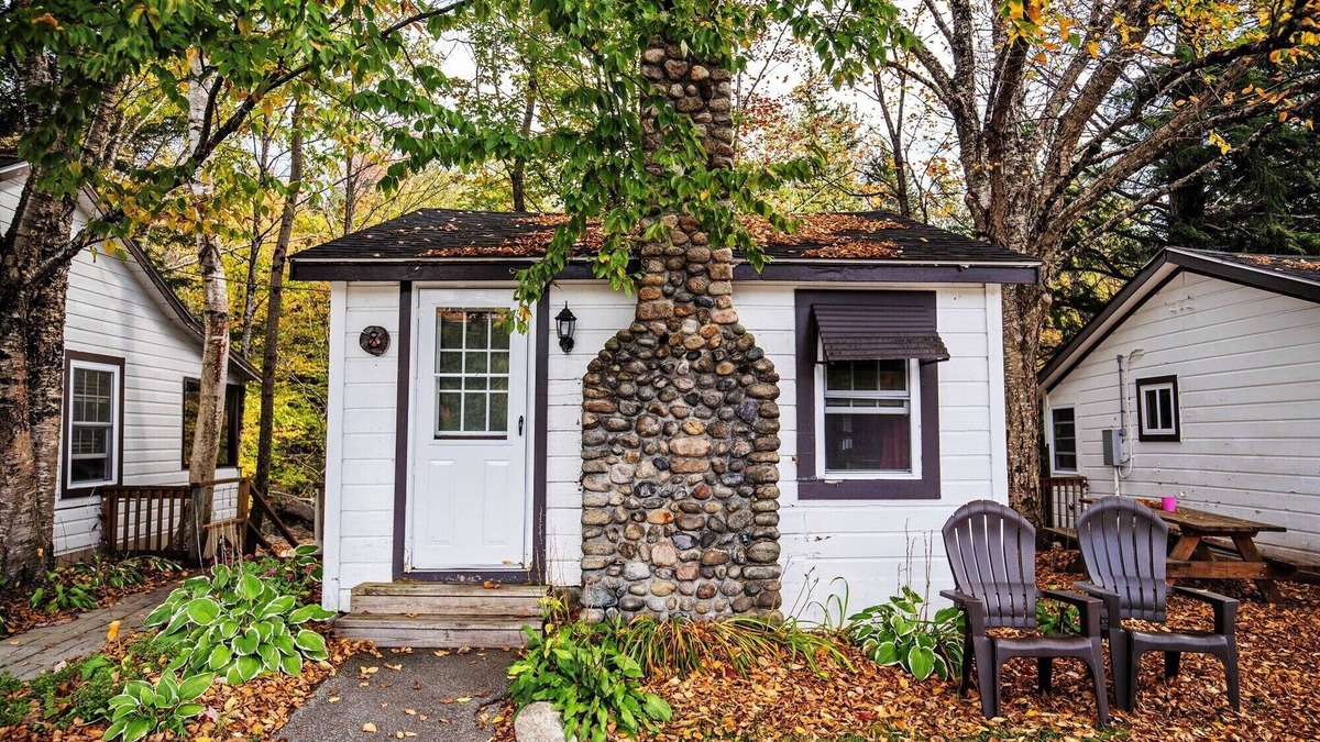 Lincoln Cabin | The Lost River Retreat at the PEMICABINS