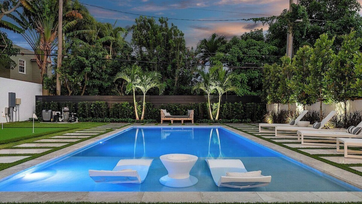 Flamingo Parks House | The Lotus House · The Lotus House | Palm Beach Luxury Resort Living