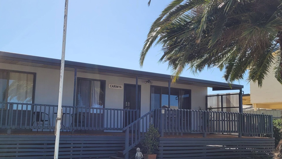 Tiddy Widdy Beach House | The "Love Shack" A Quiet Pet Friendly Home