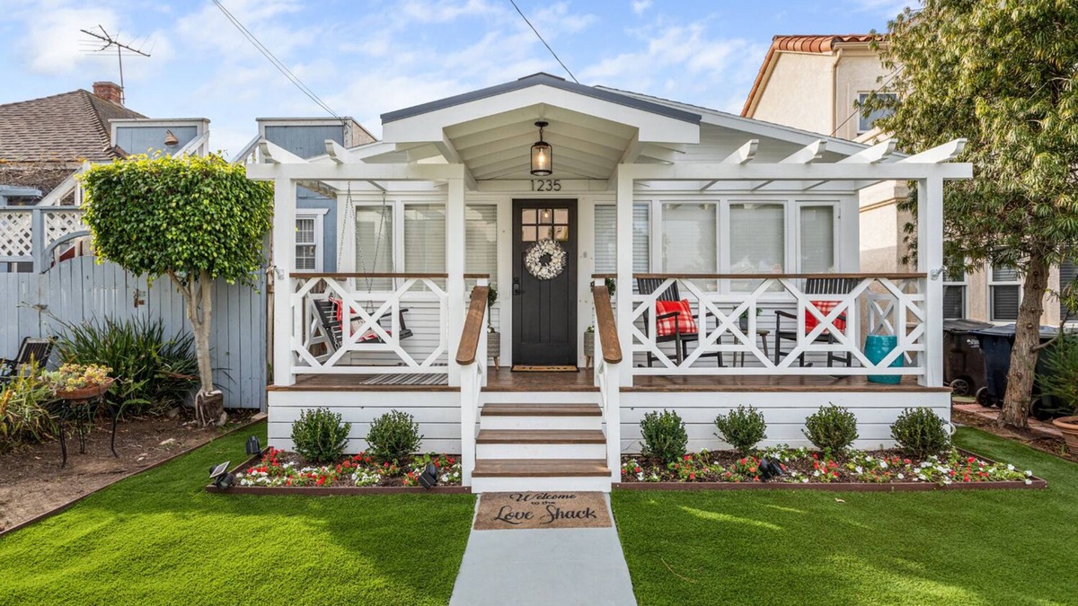 Yorktown Bed & Breakfast | The Love Shack Beach Bungalow