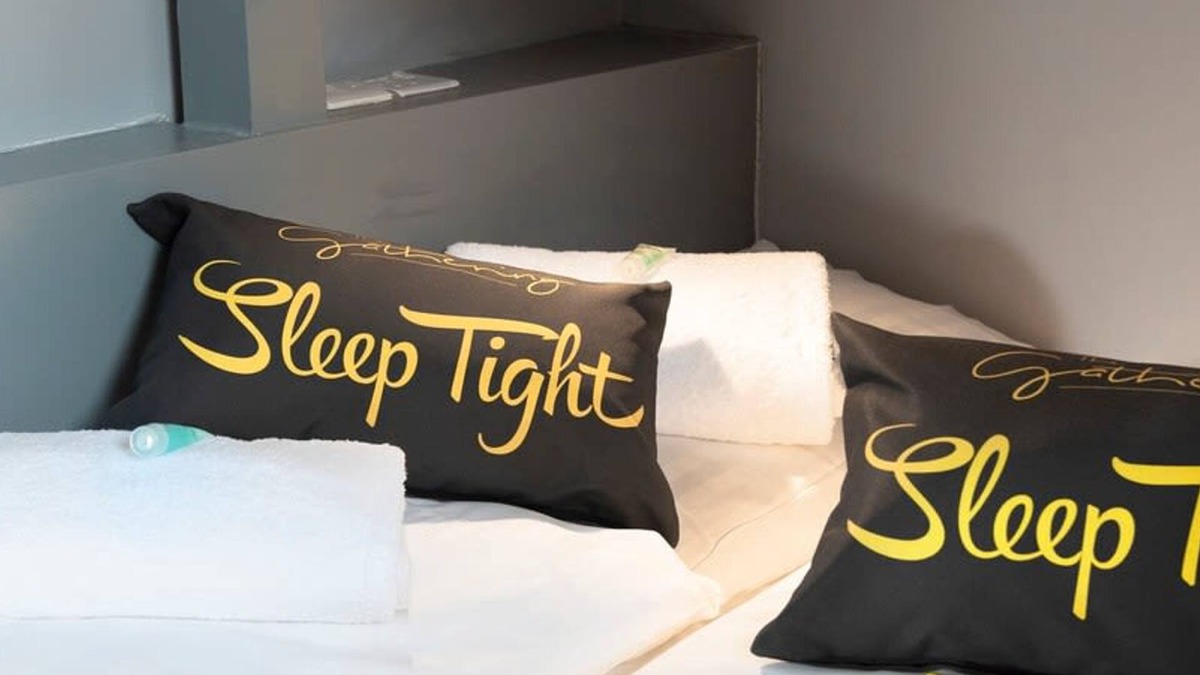 Wrexham Apartment | The Lower Gathering - Wrexham Town Centre - Sleeps Up To 10